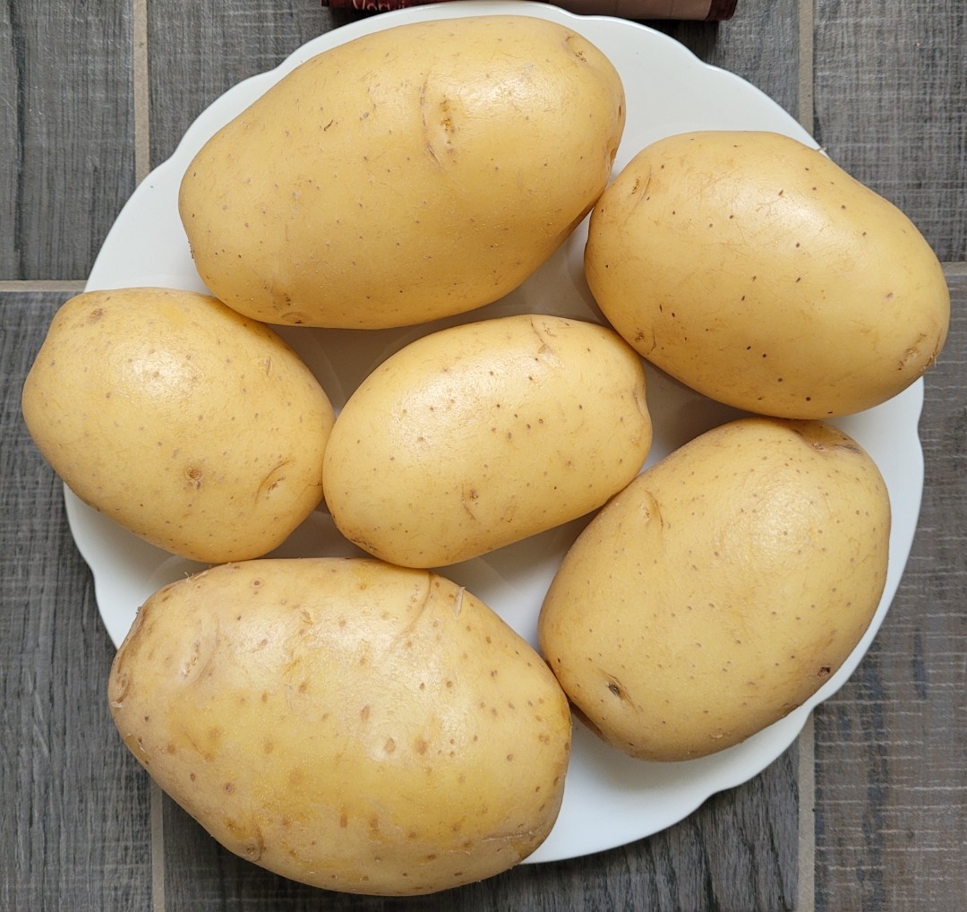 Cosa succede se refrigerate le patate crude?